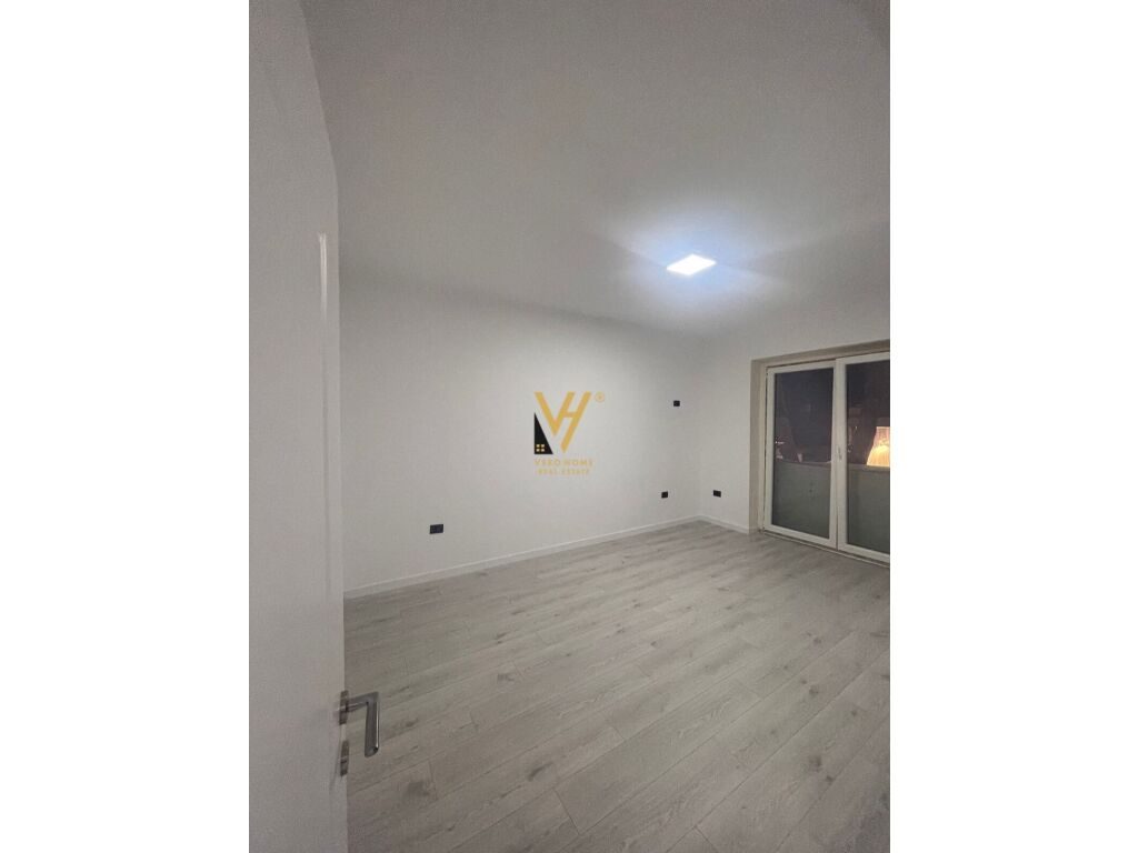 Jepet zyre me qera te Rruga Myslym Shyri 100 m2 2