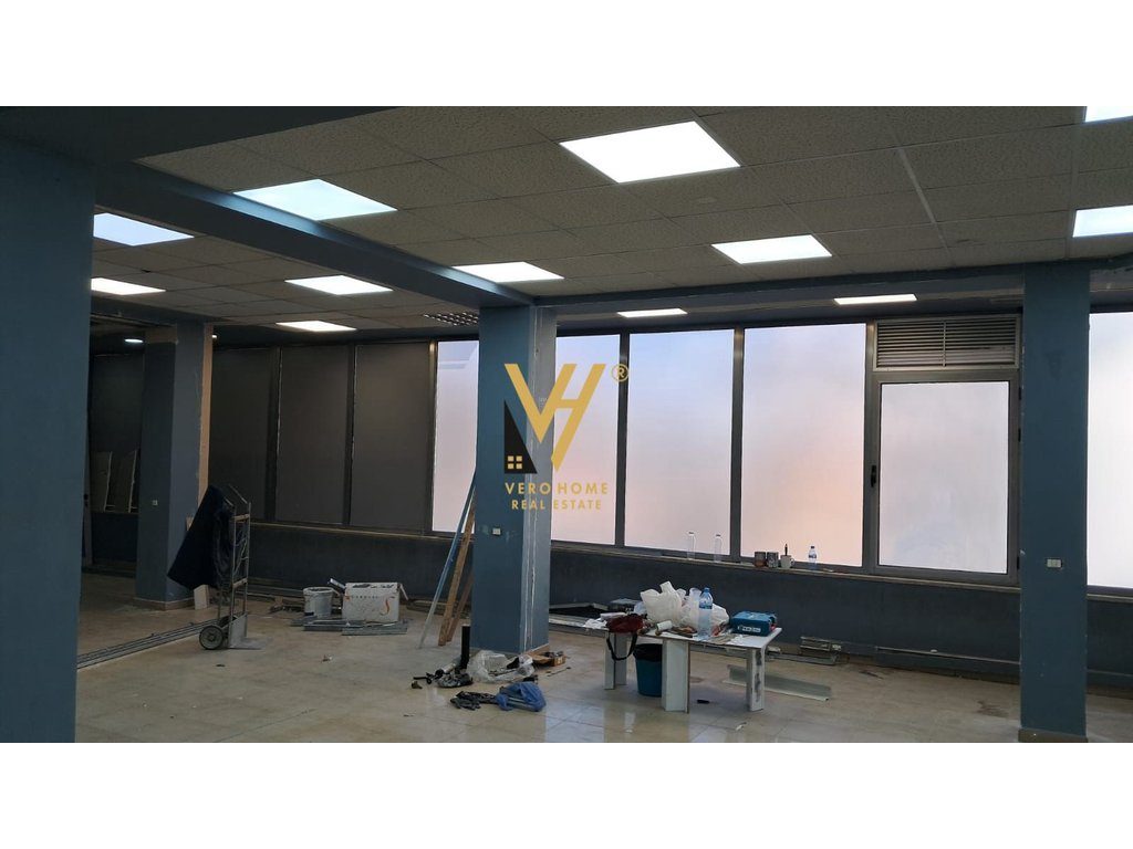 JEPET ZYRE 200 M2 ME QIRA TEK FARMACIA 10 200.000 LEKE 1