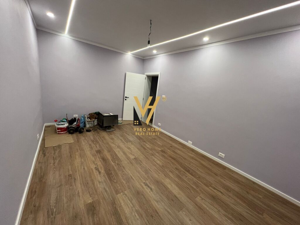 JEPET ZYRE 100 M2 ME QERA TE BLV BAJRAM CURRI 1.000 EURO 4