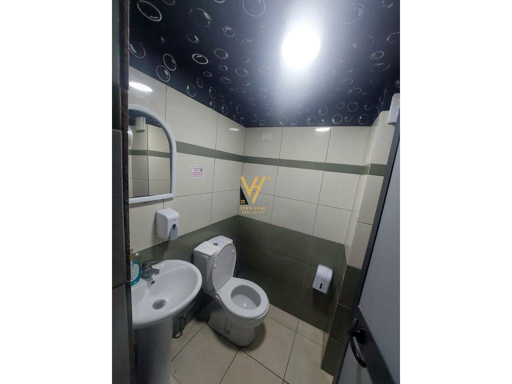 JEPET BAR KAFE 70 M2 ME QERA NE YZBERISHT 50.000 LEKE 4