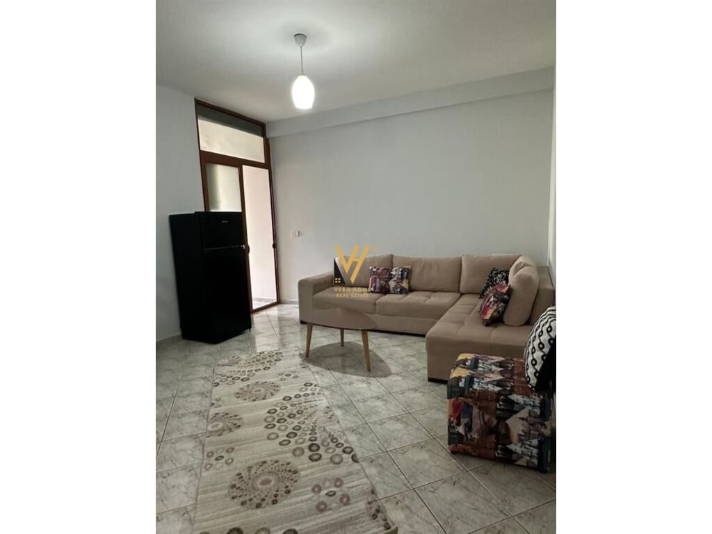 Shitet Apartament 1+1+ballkon prane Rrethrrotullimit te Shkozes 63 m2