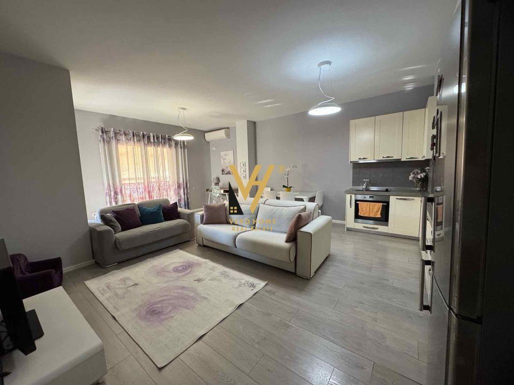 JEPET APARTAMENT 1+1+BLK ME QERA TE BULEVARDI I RI 60.000 LEKE 2