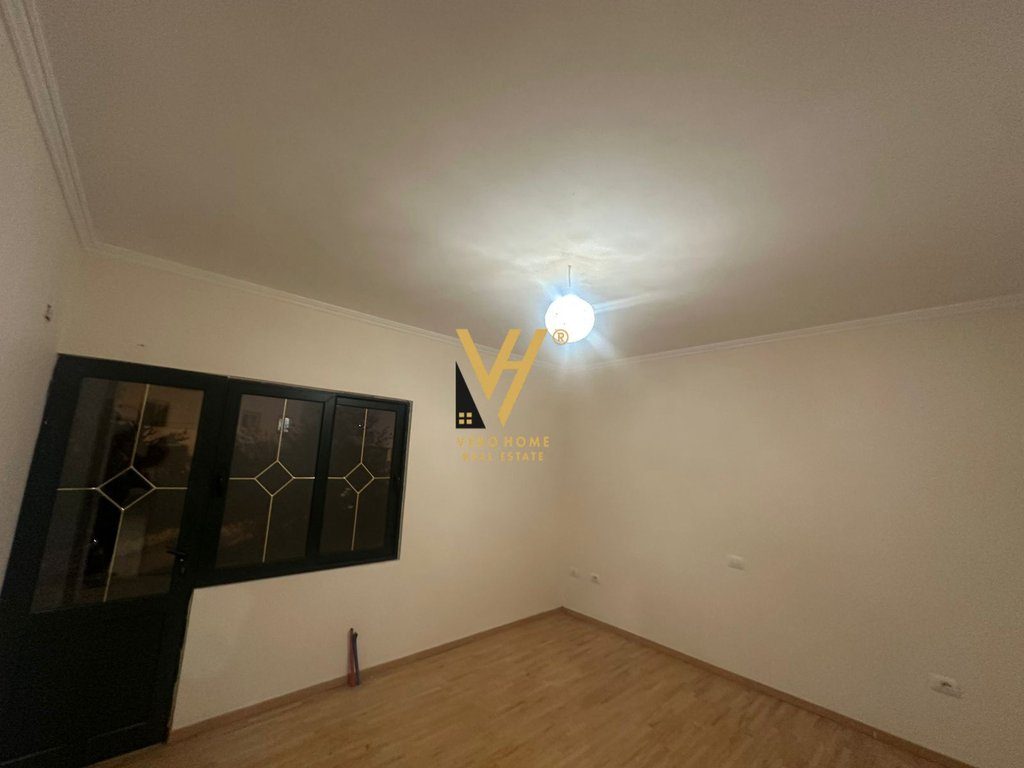 JEPET GODINE BIZNESI 456 M2 ME QERA TE RR. EDUARD MANO 3.500 EURO 2