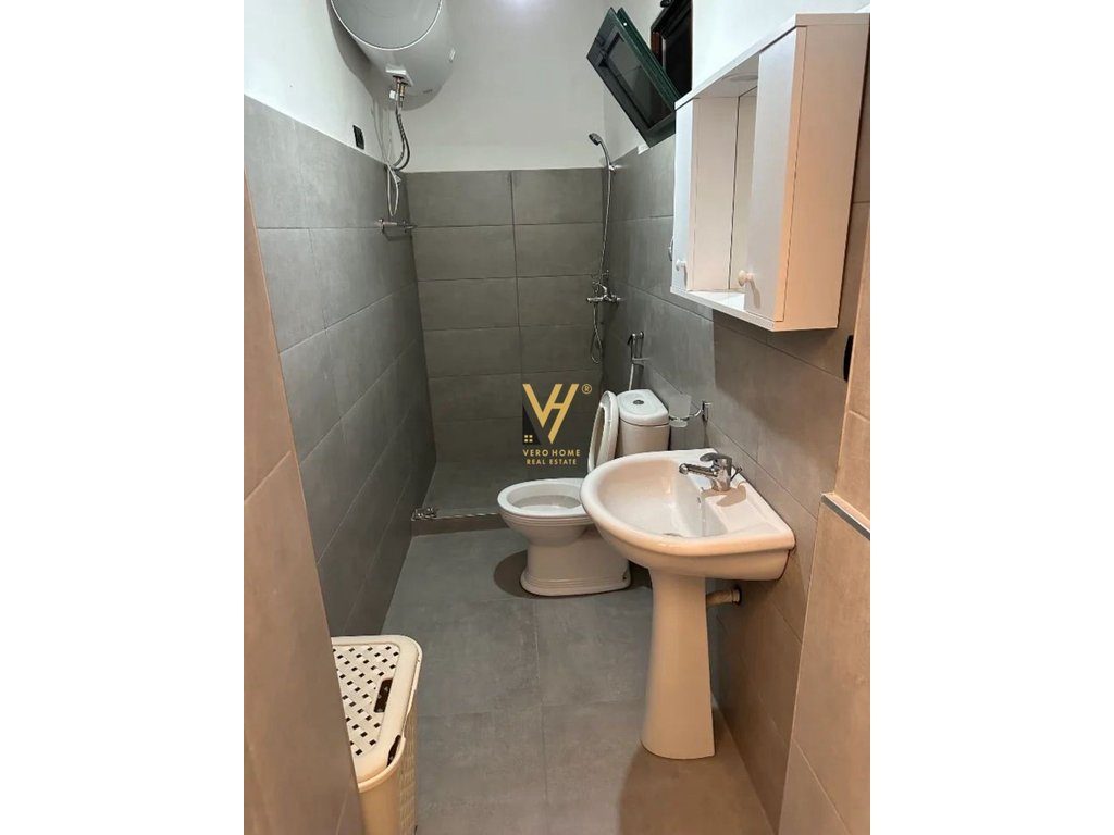 JEPET GARSONIERE ME QIRA TE KOMUNA E PARISIT 450 EURO 4