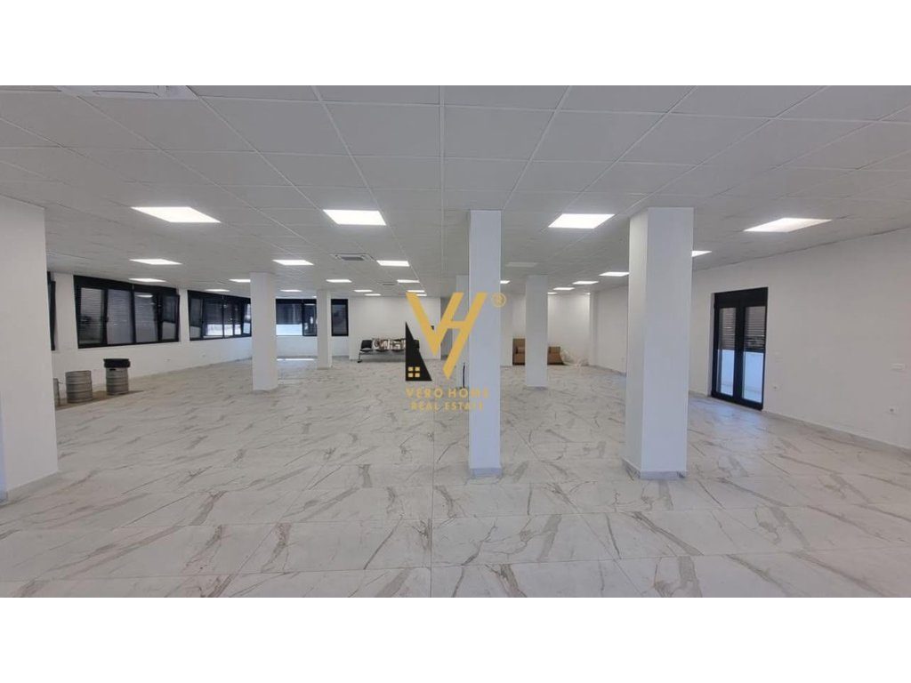 JEPET ZYRE 350 M2 ME QERA PRANE TEG 3.000 EURO