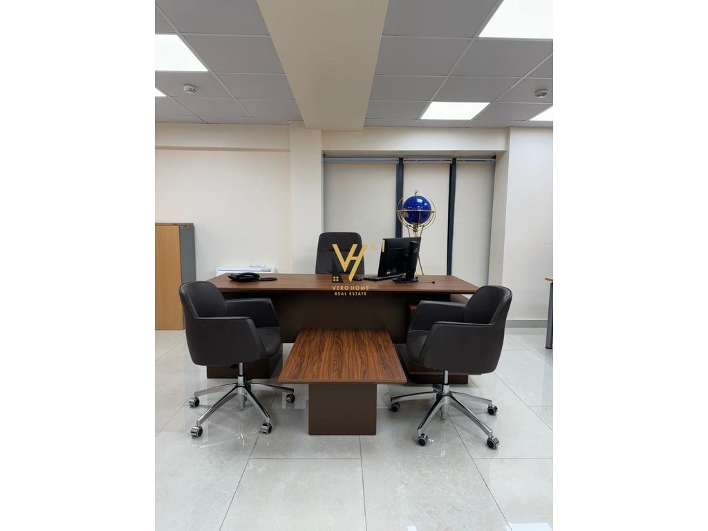 JEPET ZYRE 150M2 ME QERA TE RRUGA E ELBASANIT 1.700 EURO 4