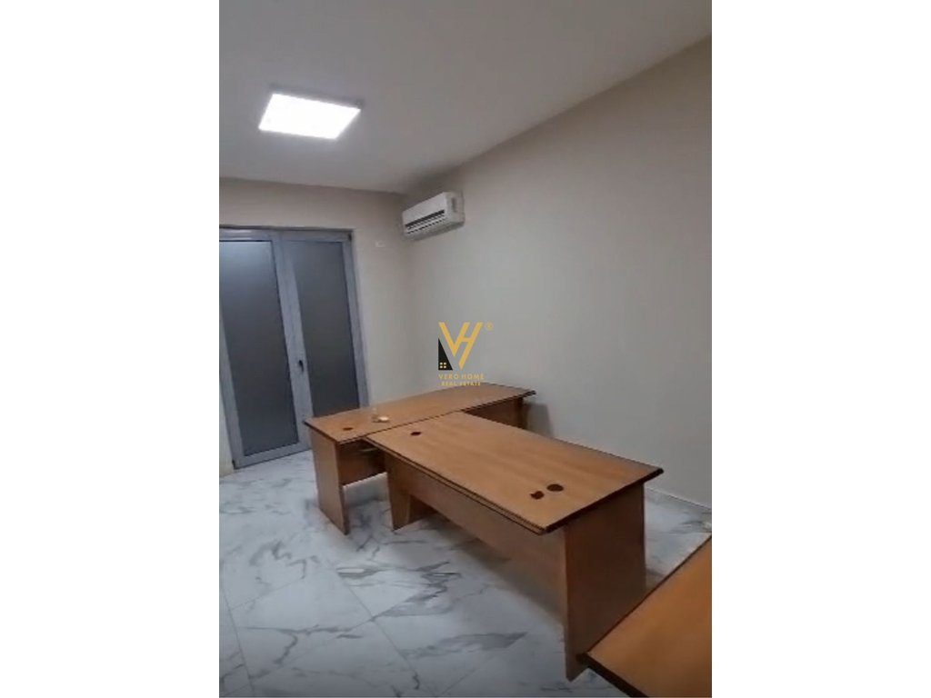 JEPET ZYRE 70M2 ME QERA TE RRUGA BARDHYL 380 EURO