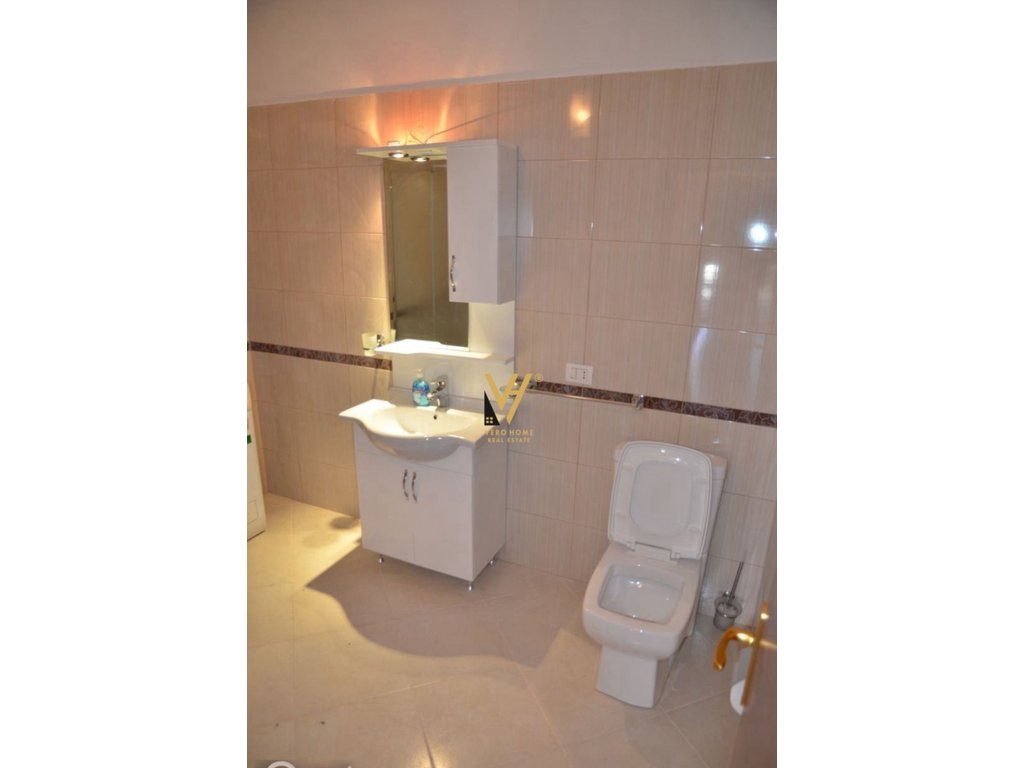 JEPET PAPAFINGO 4+1+3 ME QERA TE LIQENI I THATE 1.200 EURO 3