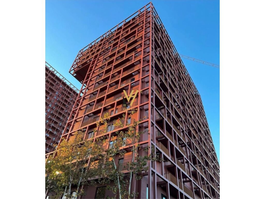 Shitet Apartament 3+1+2+ballkon te Kompleksi Garden Building , Rruga e Kavajes 160 m2 3