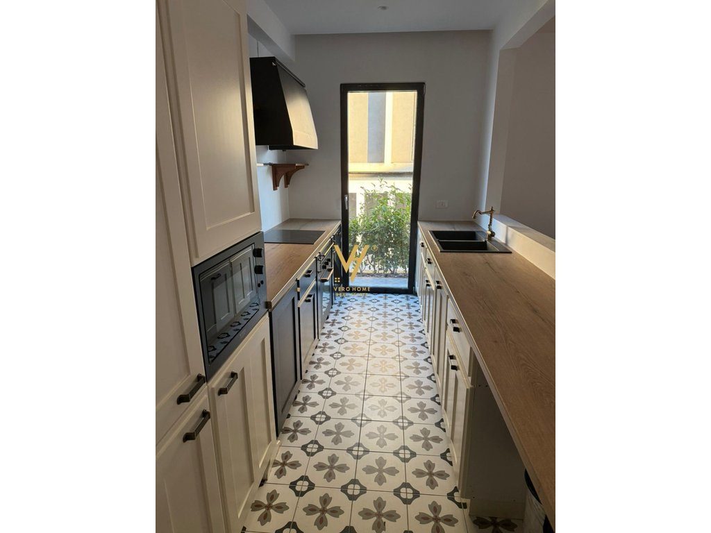 JEPET APARTAMENT 2+1+VERANDE ME QERA TE O2 RES, FARKE 1.300 EURO 2