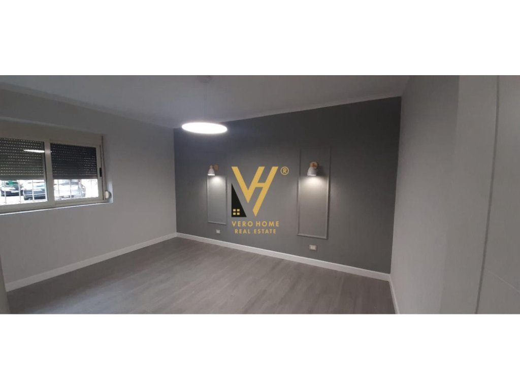 JEPET ZYRE 59 M2 ME QERA TE SHKOLLA E KUQE 500 EURO