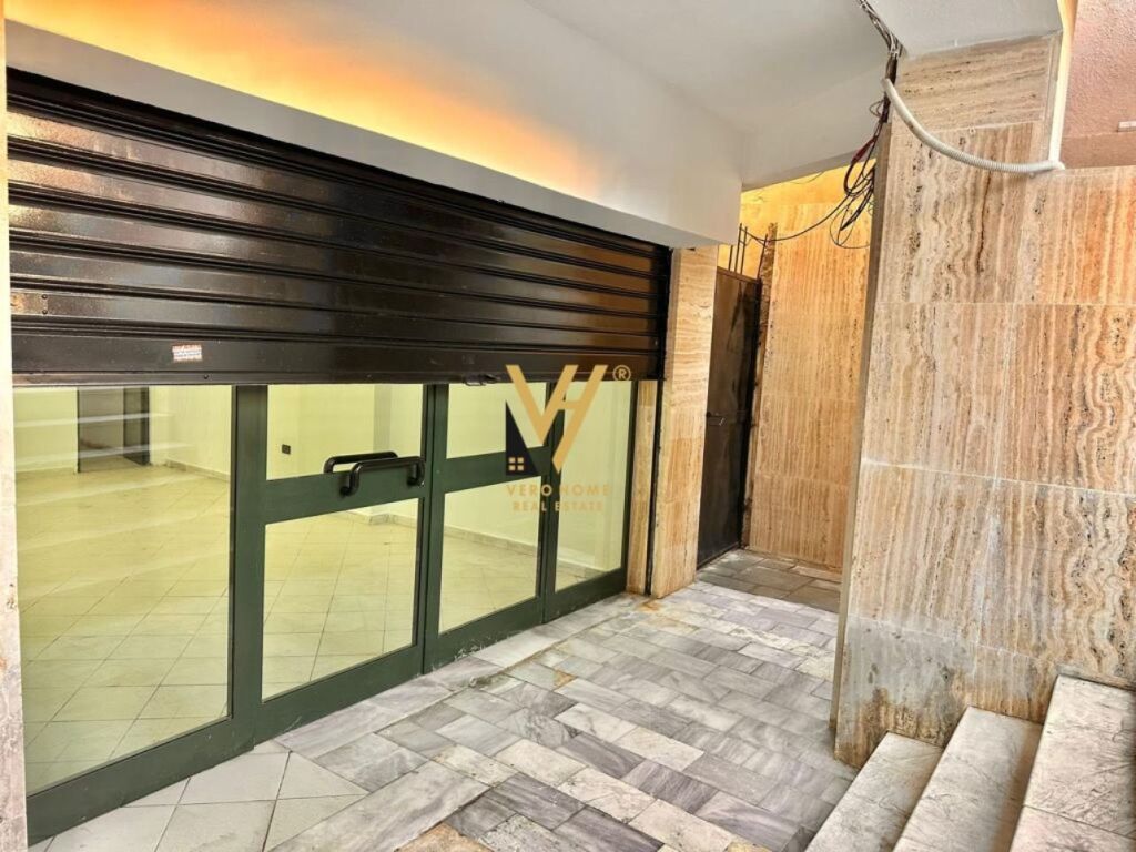 Jepet dyqan me qera te Rruga e Bogdaneve 35 m2