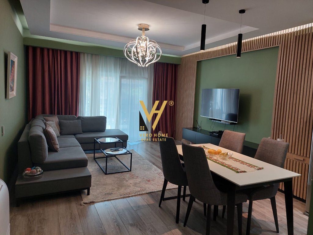 JEPET APARTAMENT 3+1+2 ME QERA TE SELVIA, QENDER 950 EURO