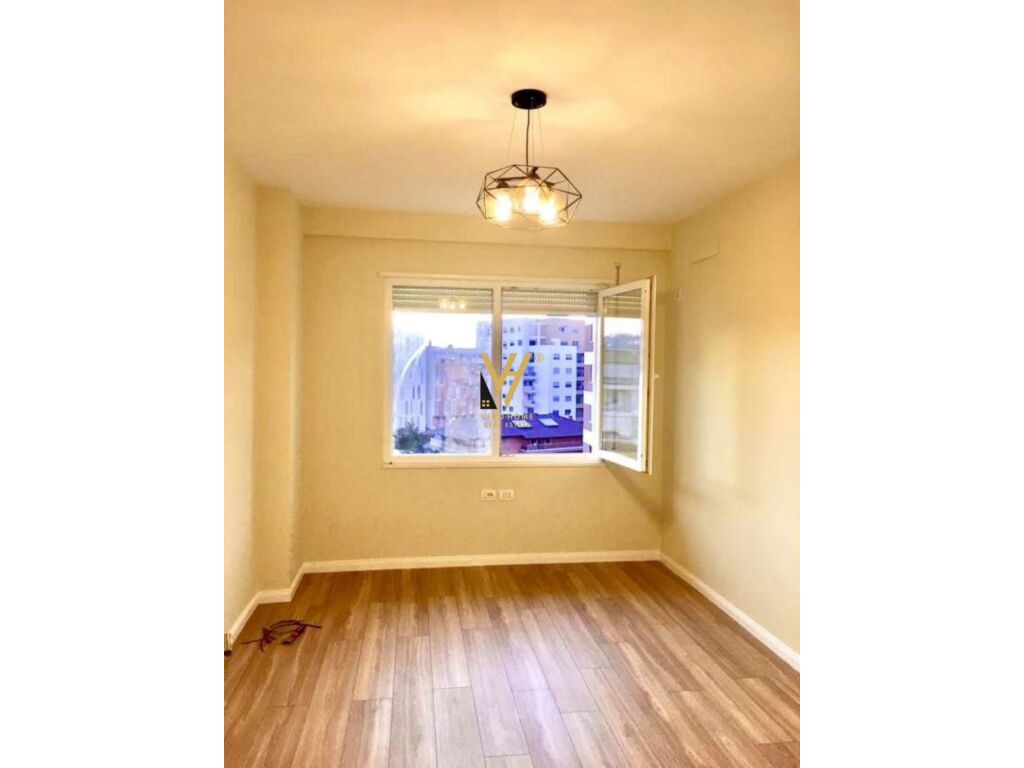 Jepet Apartament 2+1+ballkon me qera te Kompleksi Kika 2 , Komuna e Parisit 100 m2 3
