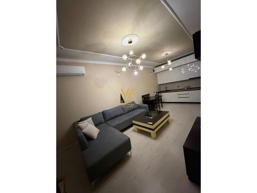 JEPET HYRJE 2+1 ME QIRA TE 21 DHJETORI 70.000 LEKE