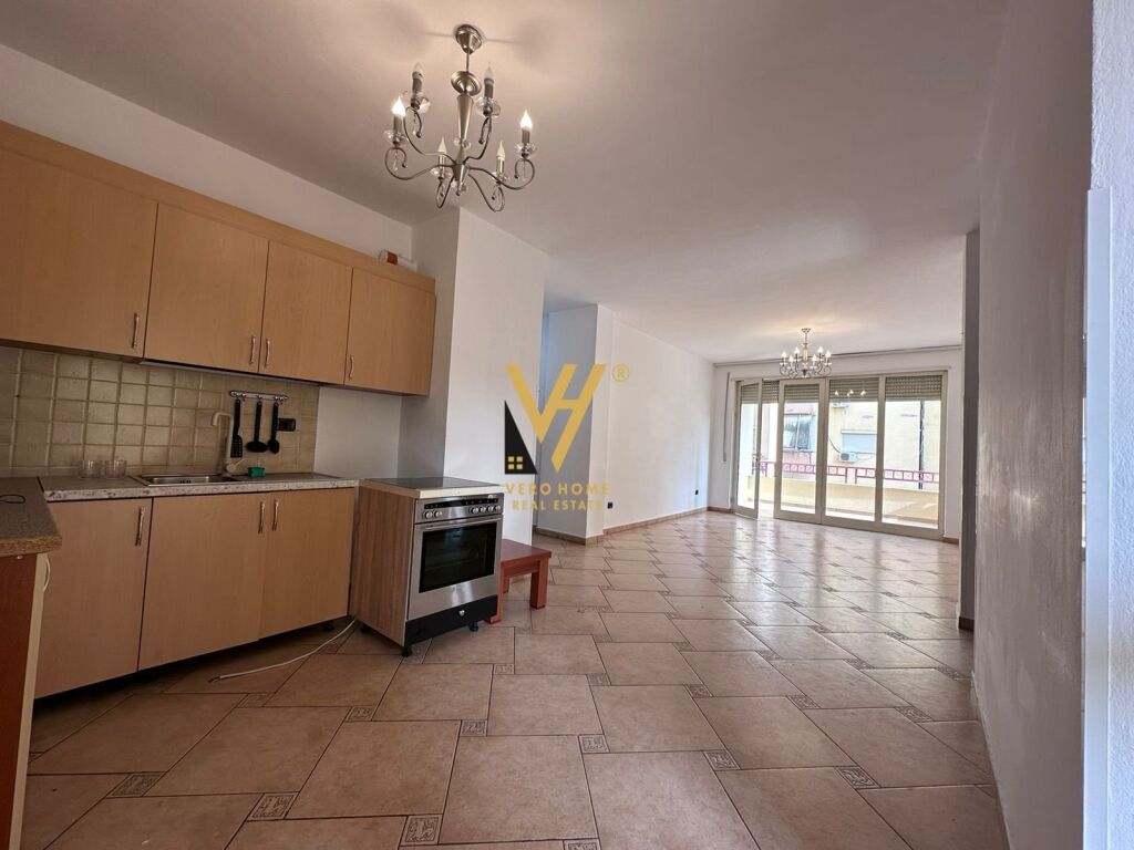 Shitet apartament 2+1+2 te Rruga e Elbasanit 116 m2 3