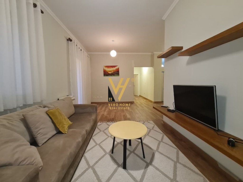 JEPET APARTAMENT 2+1 ME QIRA TE RRUGA E DIBRES 65.000 LEKE 2