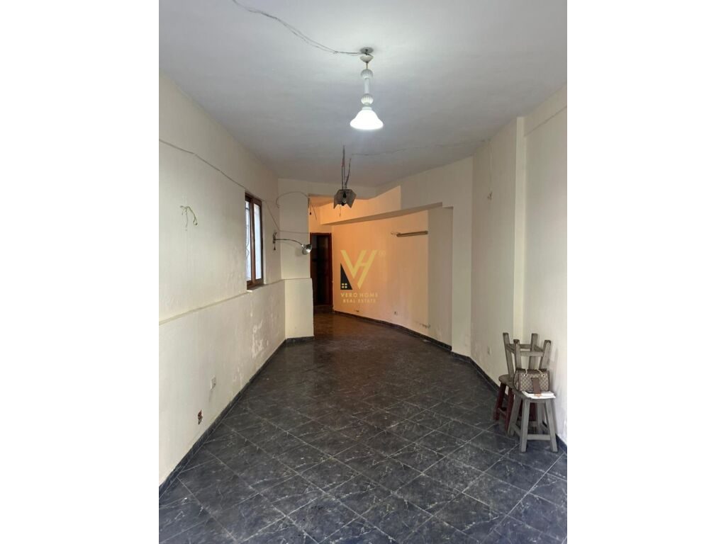 Jepet Dyqan me qera te 21 Dhjetori 40 m2 3