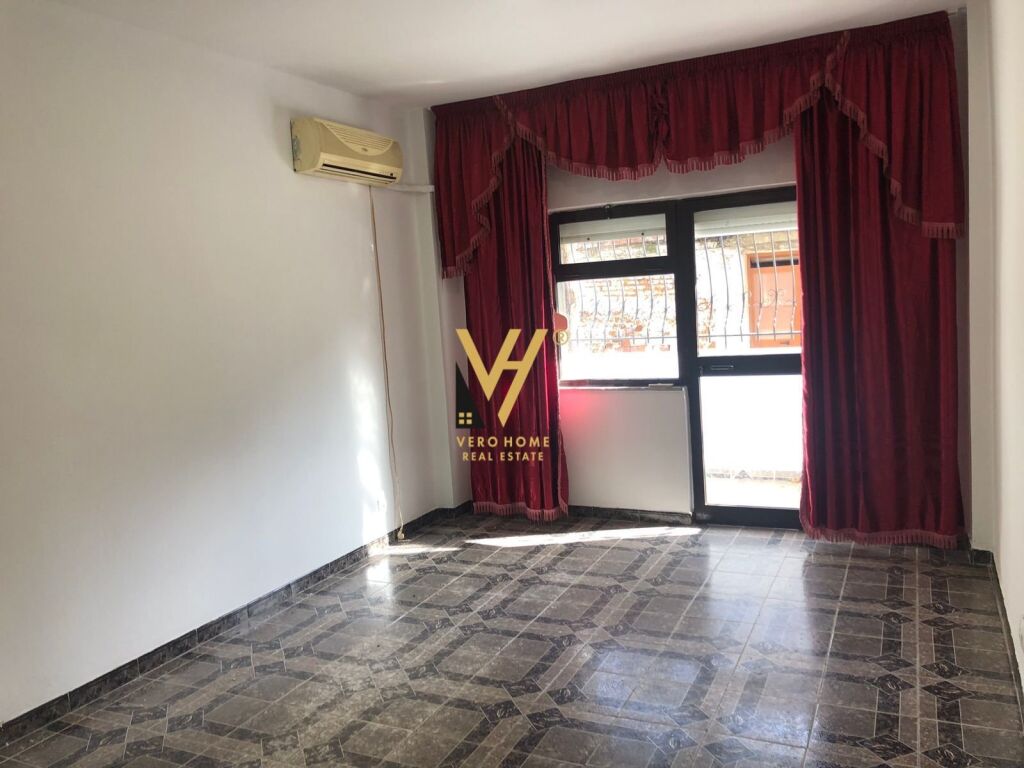 Jepet Zyre me qera te Rruga e Kavajes 121 m2