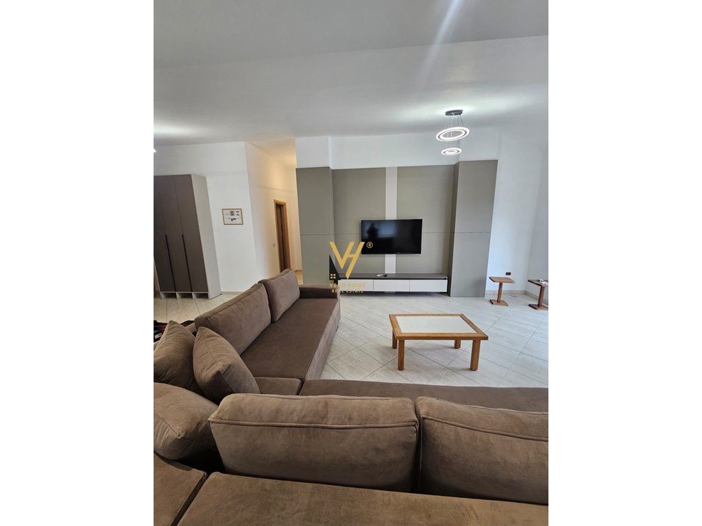 JEPET PENTHOUSE 2+1+2 ME QERA TE FRESKU 600 EURO 2