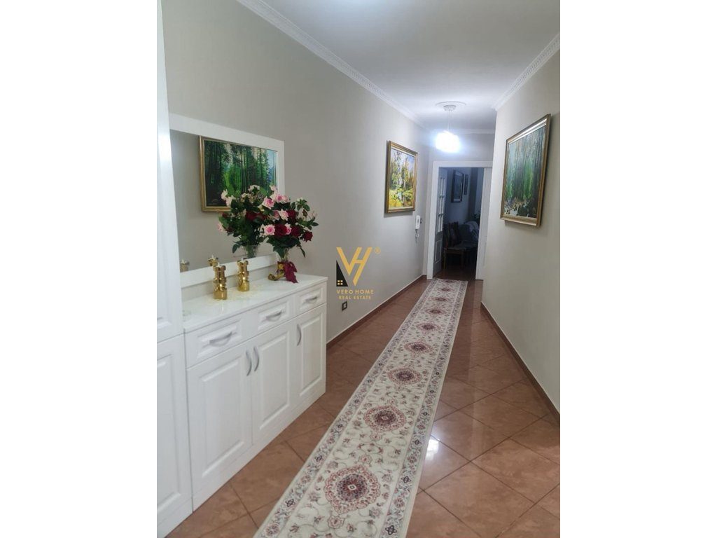 JEPET APARTAMENT 2+1+2+BLK ME QERA NE QENDER 1.200 EURO 4