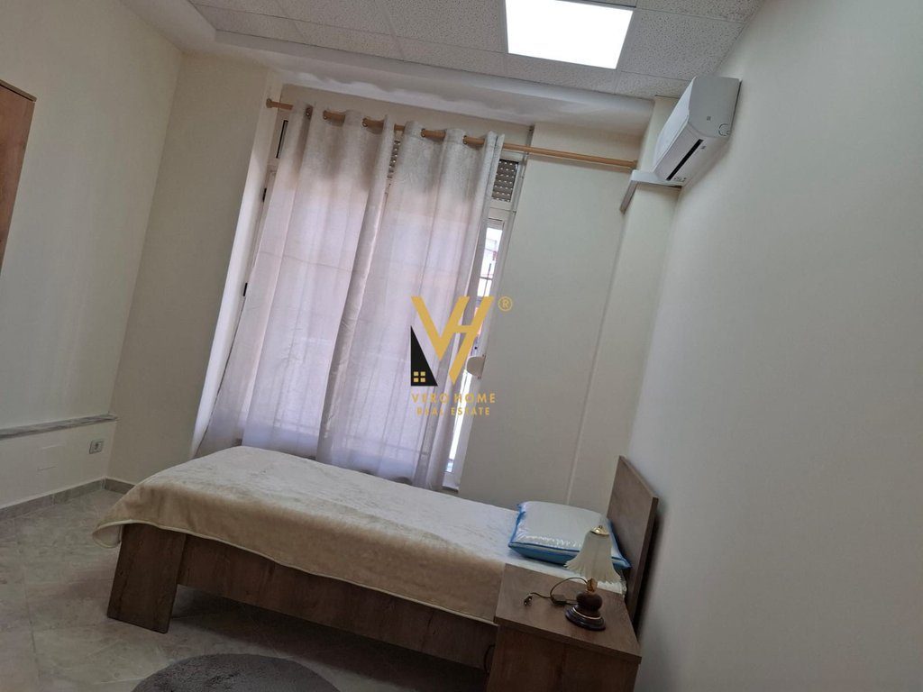 JEPET APARTAMENT 2+1 ME QERA TE AMBASADA KINEZE 80.000 LEKE 4