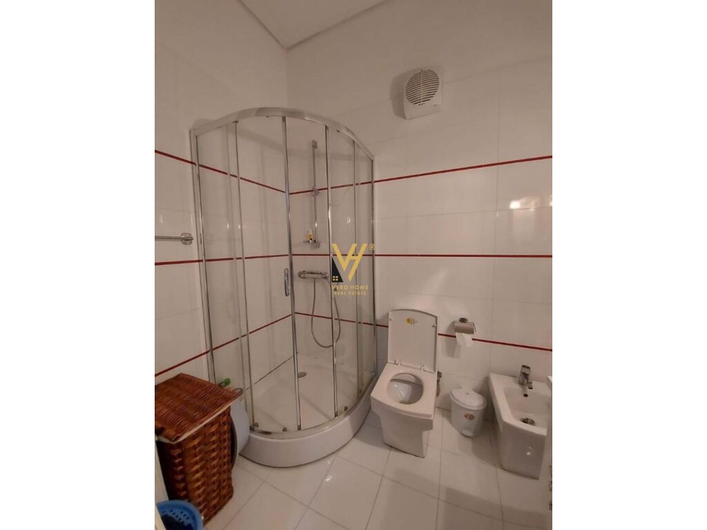 Shitet Penthouse 2+1+2+post parkimi te Fresku 149 m2 2