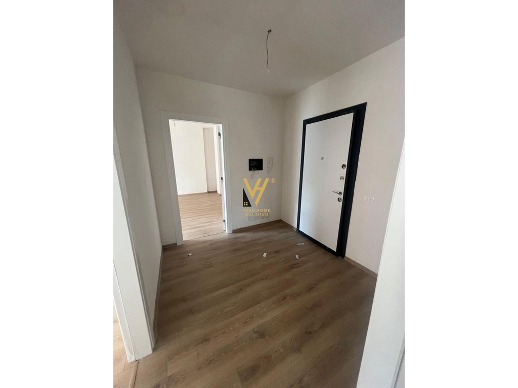 JEPET ZYRE 100 M2 ME QIRA TE BULEVARDI I RI 690 EURO 3