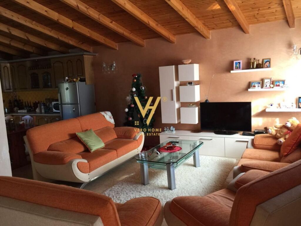 Shitet Vile tre kateshe ne Vlore 140 m2 2