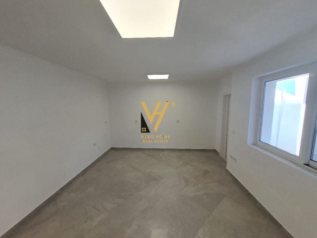Jepet zyre me qera te Tregu Cam 120 m2 4