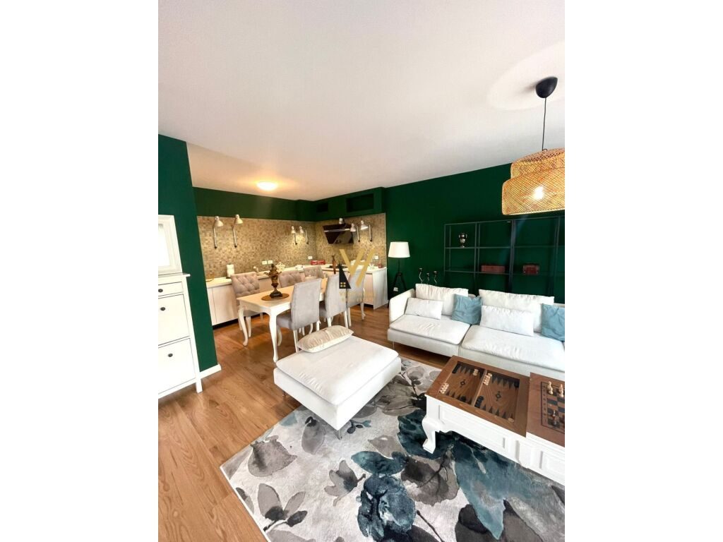Jepet Apartament Duplex 3+1+3 me qera te Kodra e Diellit 2 , 189 m2