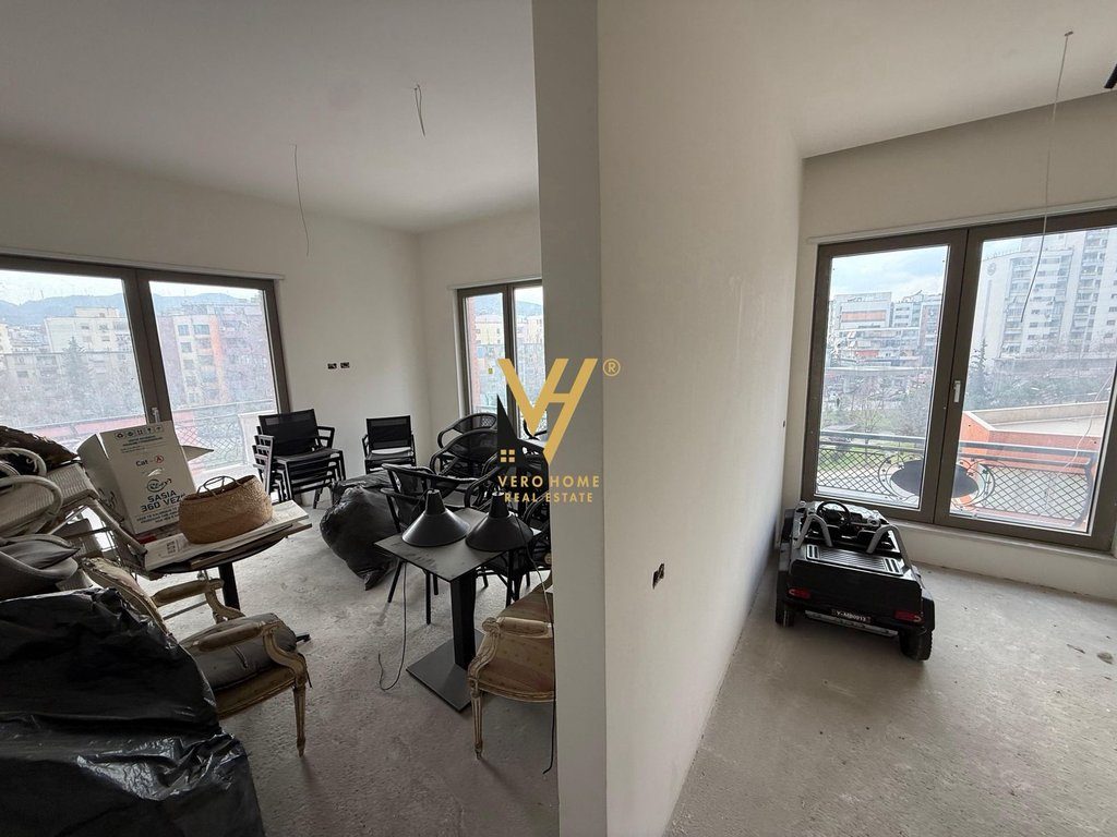 JEPET ZYRE 250 M2 ME QERA TE KOMPLEKSI DELIJORGJI 250.000 LEKE 2