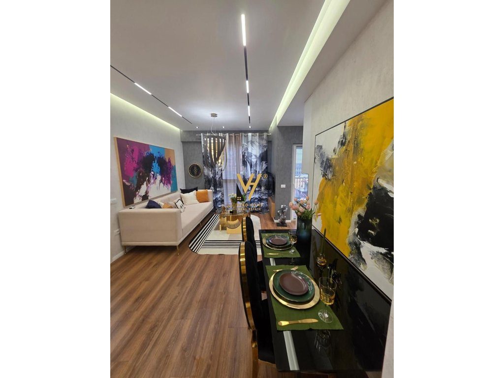JEPET APARTAMENT 1+1 ME QERA TE 21 DHJETORI PRANË MONDIALIT 850 EURO