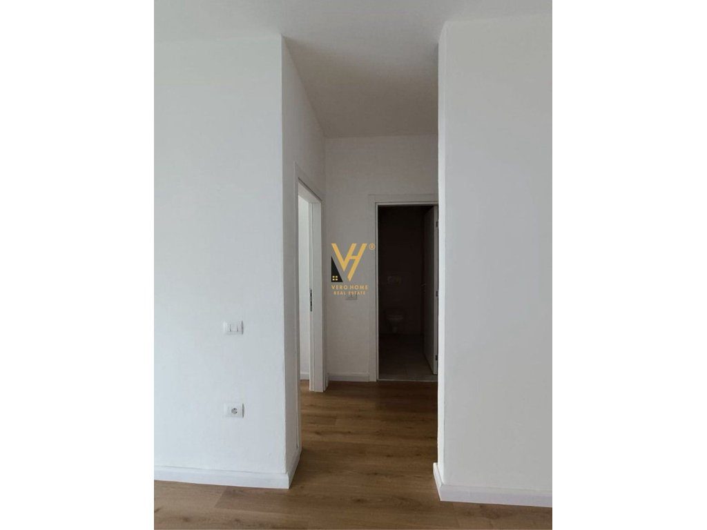 JEPET ZYRE 60 M2 ME QIRA TE KOMUNA E PARISIT 600 EURO 4