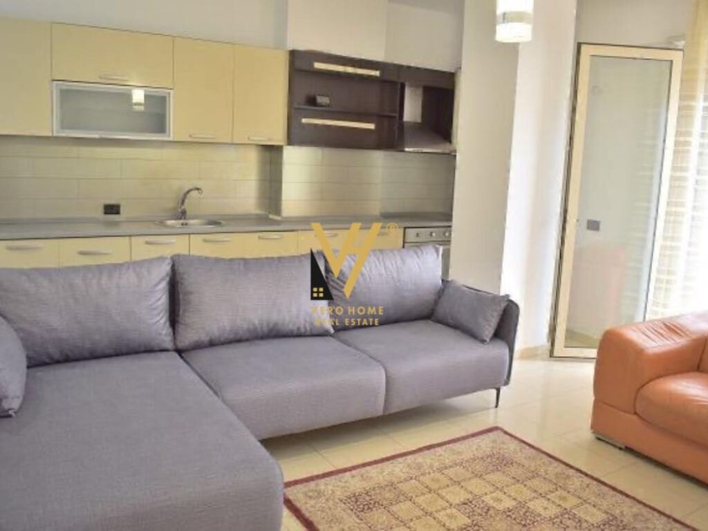Jepet Apartament 1+1 me qera ne Qender 100 m2