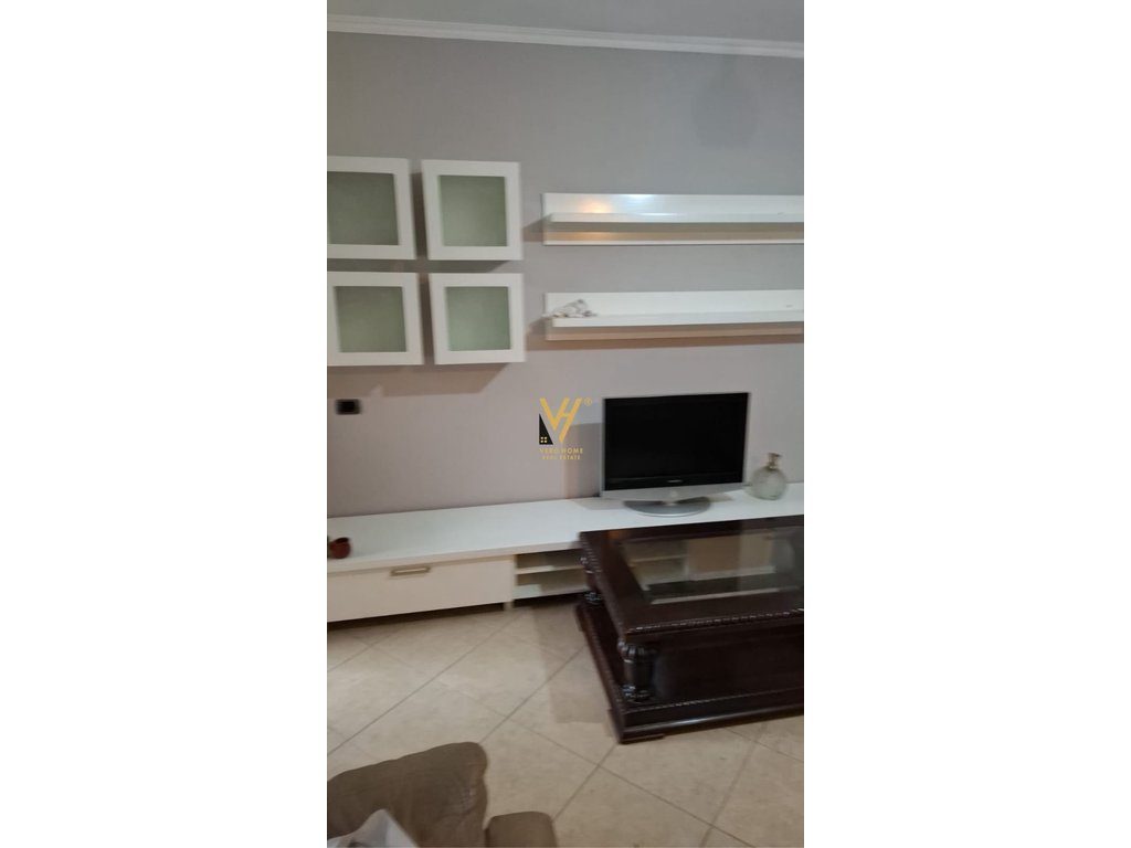 JEPET APARTAMENT 2+1+BLK ME QERA TE SIRI KODRA 700 EURO 4