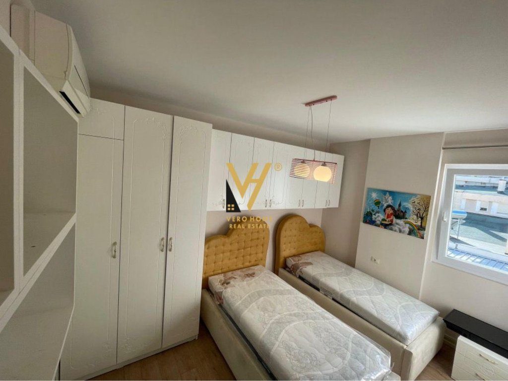 JEPET APARTAMENT 3+1+BLK ME QIRA TE LIQENI I THATE 1.000 EURO 4