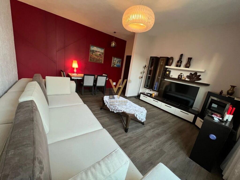 Jepet Apartament 2+1+ballkon me qera te Garda , Blloku 130 m2