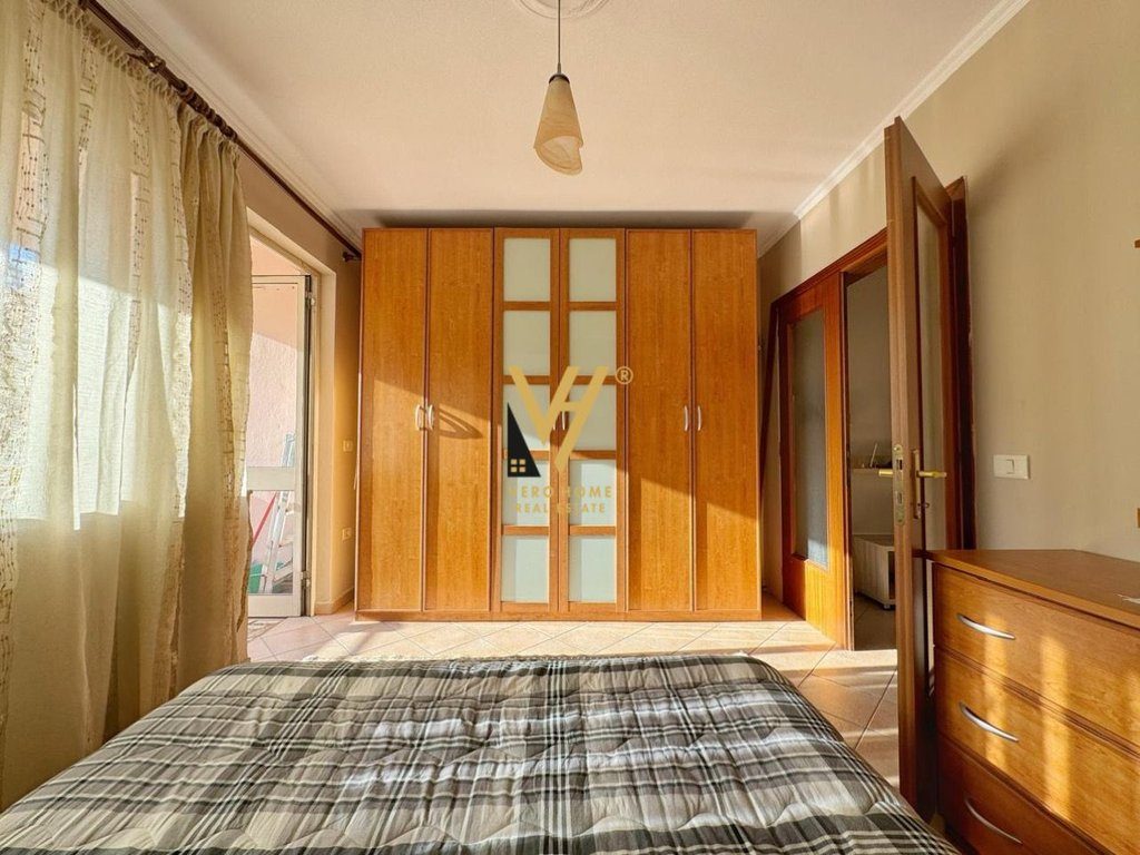 JEPET APARTAMENT 1+1+BLK ME QERA NE BLLOK 600 EURO 4