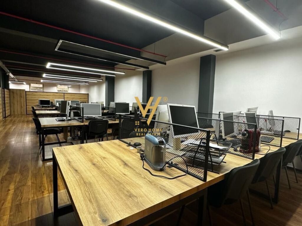 Jepet zyre luksoze me qera te Rruga e Kavajes 300 m2 4