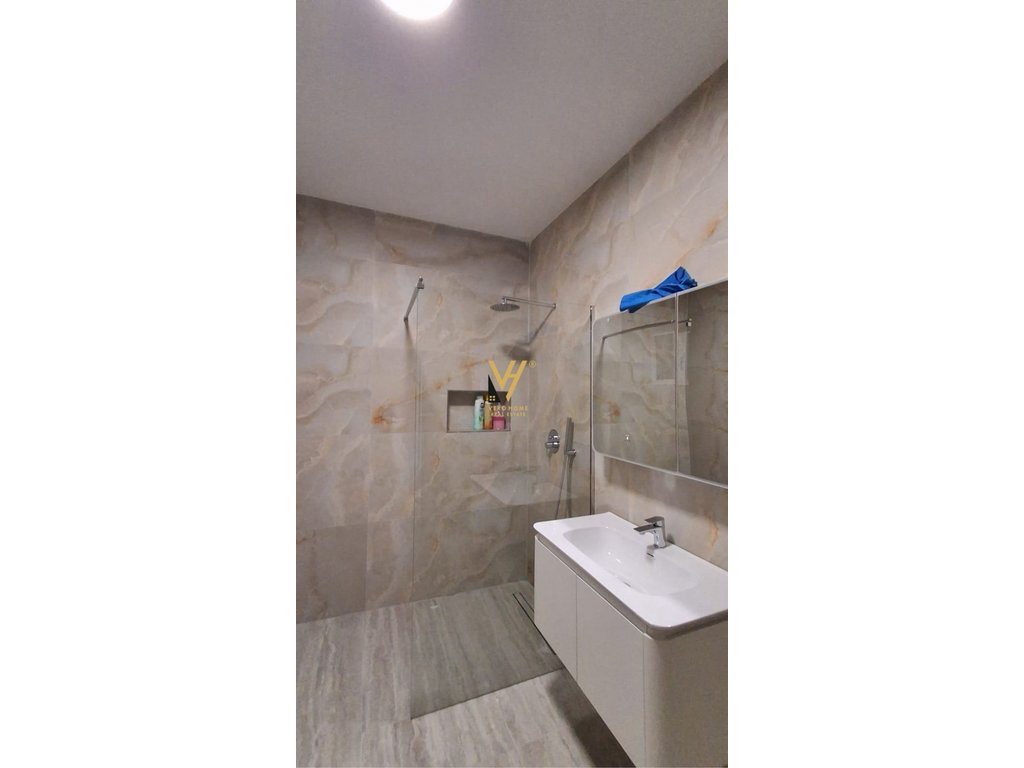 JEPET GARSONIERE 35 M2 ME QERA NE QENDER 50.000 LEKE 3