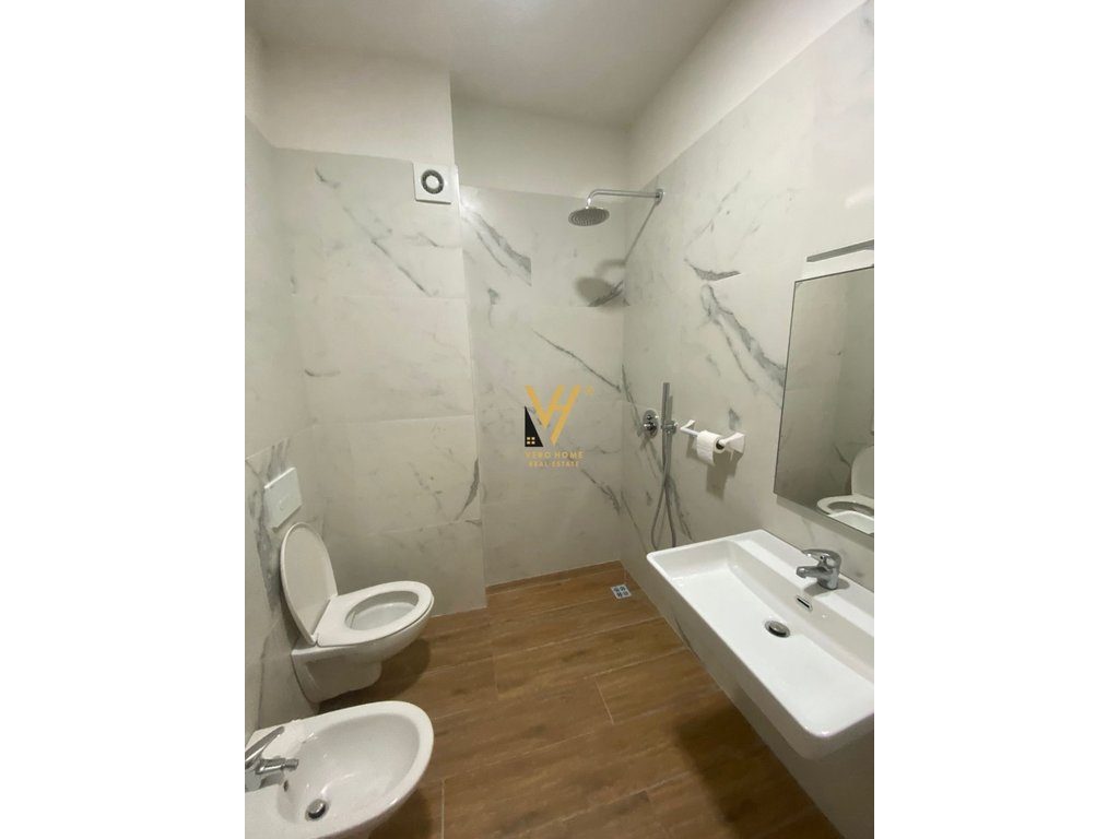 JEPET AMBIENT 68 M2 ME QIRA TE RRUGA E KOSOVAREVE 750 EURO 4