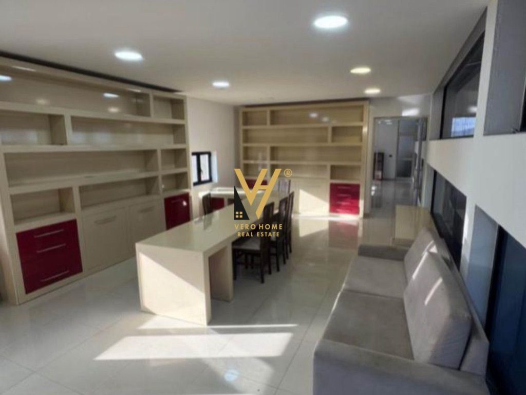 JEPET KAPANON 3.200 M2 ME QERA NE FUSHE KRUJE 290.000 LEKE