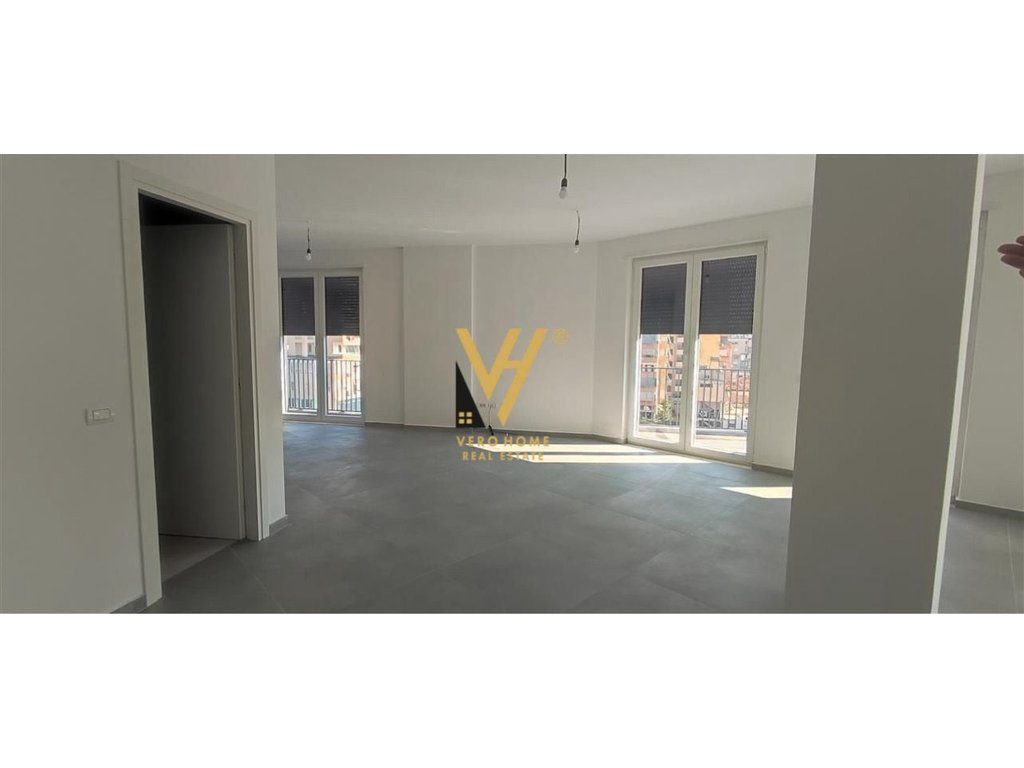 JEPET ZYRE 220 M2 ME QERA TE 9- KATSHET 2.500 EURO 3