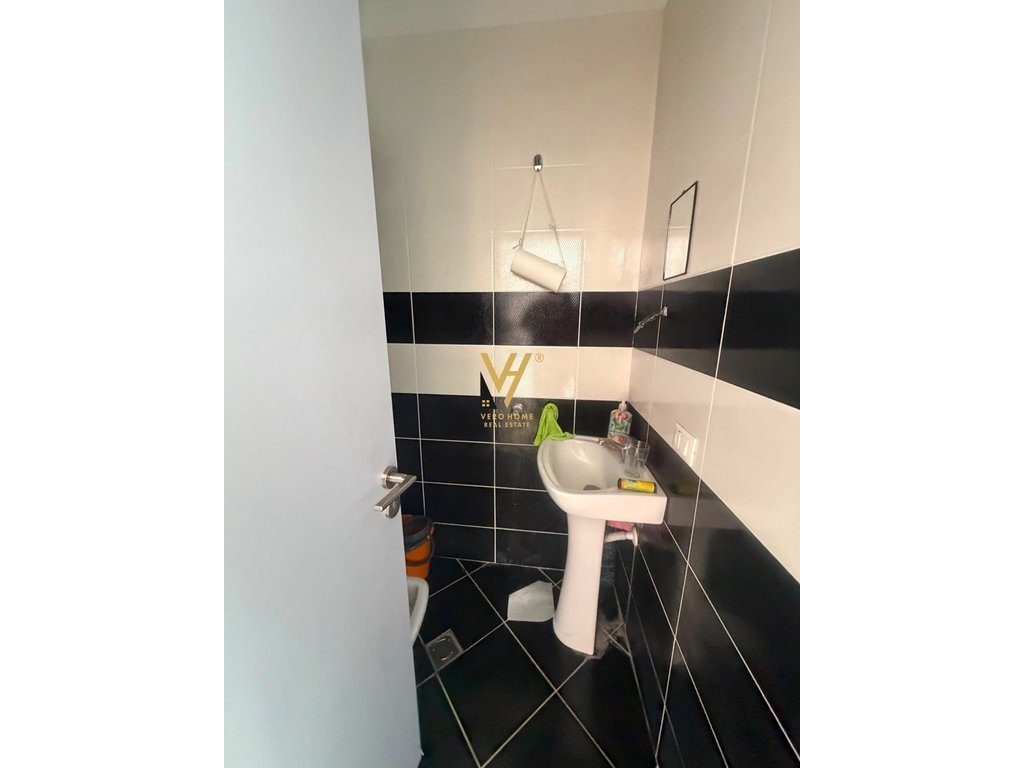 JEPET ZYRE 23 M2 ME QIRA TE KOMUNA E PARISIT 40.000 LEKE 4