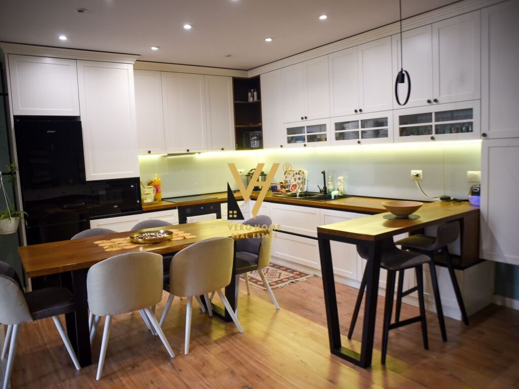 Shitet apartament 2+1+2 ne Kinostudio 115 m2 3