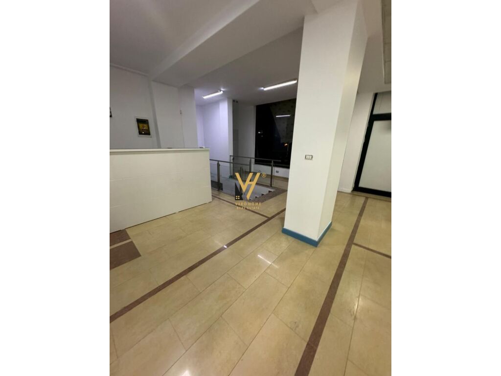 Jepet zyre me qera te Rruga Ferit Xhajko 280 m2