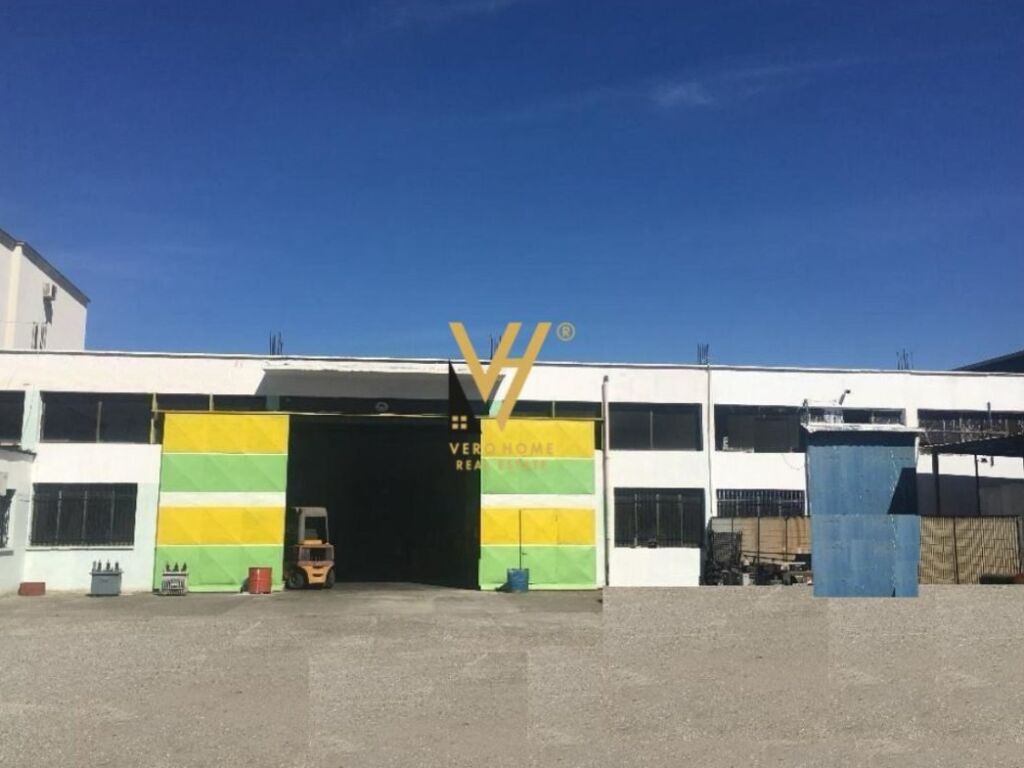 Jepet Magazine me qera te Autostrada Tirane-Durres 600 m2 1