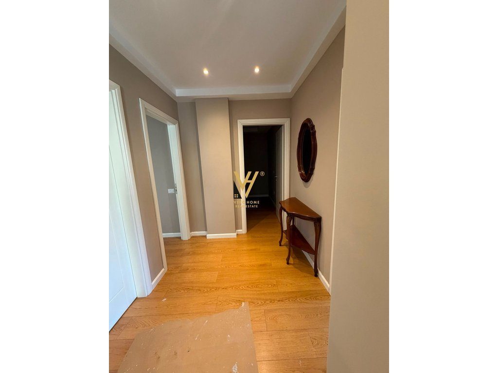 JEPET HYRJE 3+1+VERANDE ME QIRA TE KODRA E PRIFTIT 800 EURO 3