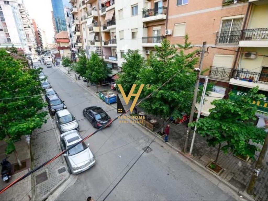 JEPET AMBIENT 28 M2 ME QERA TE RRUGA SIRI KODRA 500 EURO